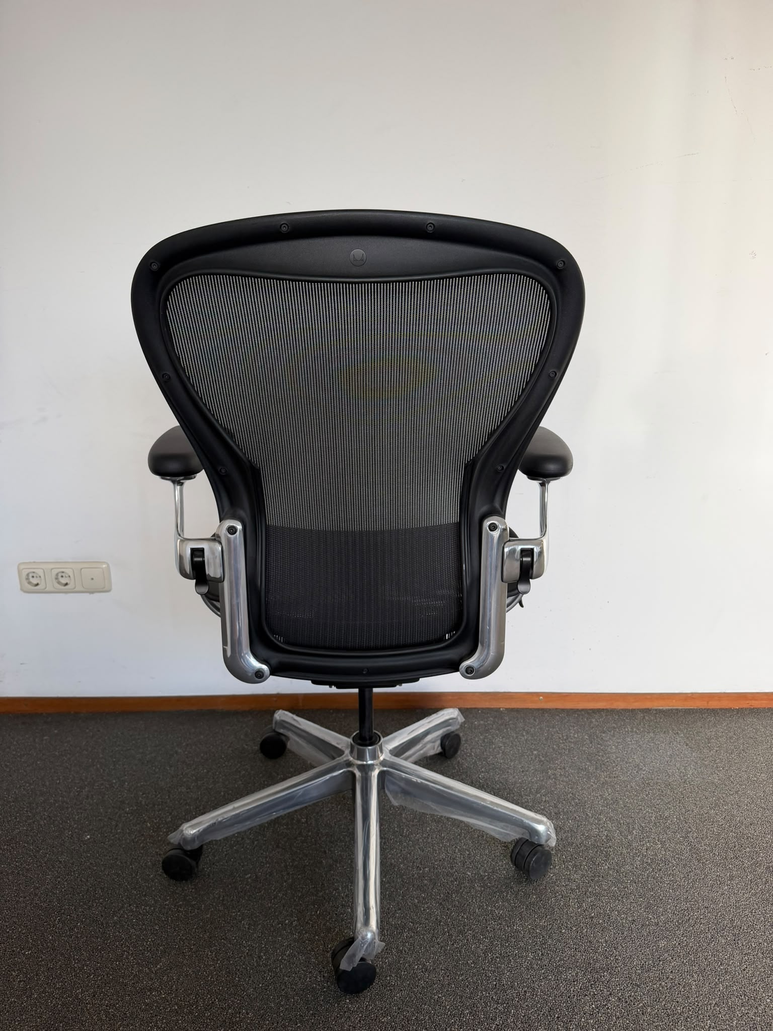 Herman Miller Aeron Remastered Onyx Polished C - 001 